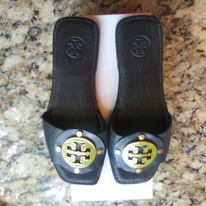 Tory Burch Black Leather Green Logo Flat Sandal